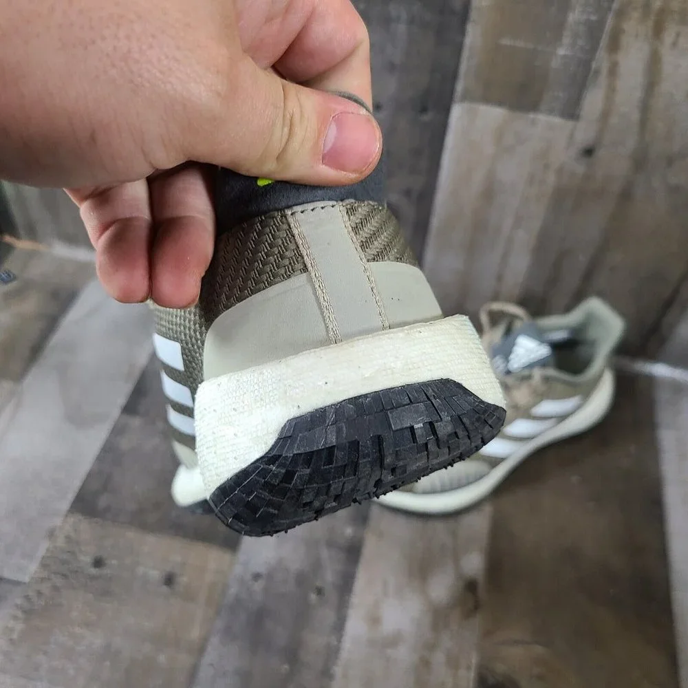 N/A athletic shoes